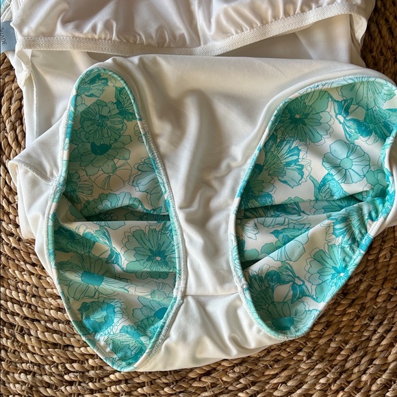 Floral Ruffle One-Piece Swimsuit - Picture 8 of 10